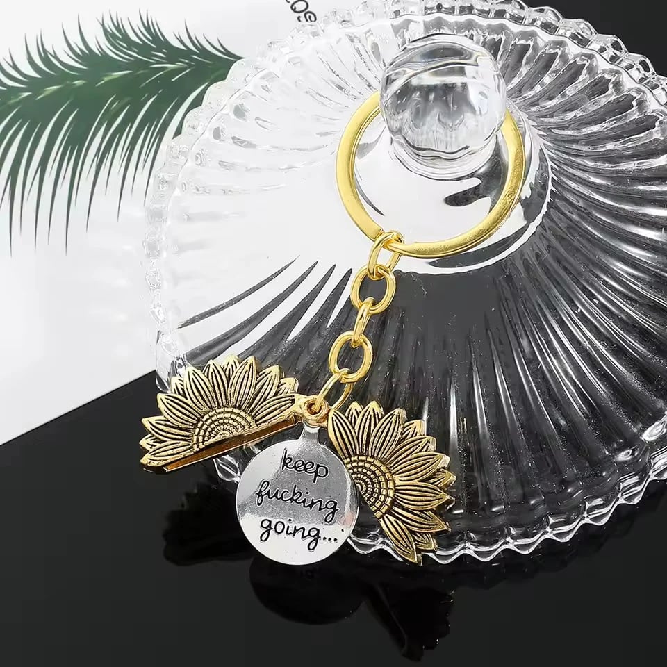 🌻 Sunflower Keychain Inspirational Gifts - “Keep Fcking Going”