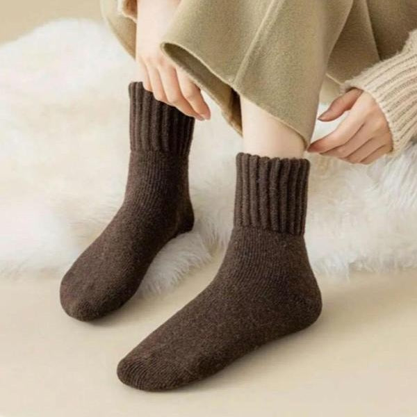 Last Day 49% OFF🔥 Women's Solid Mid-calf Socks