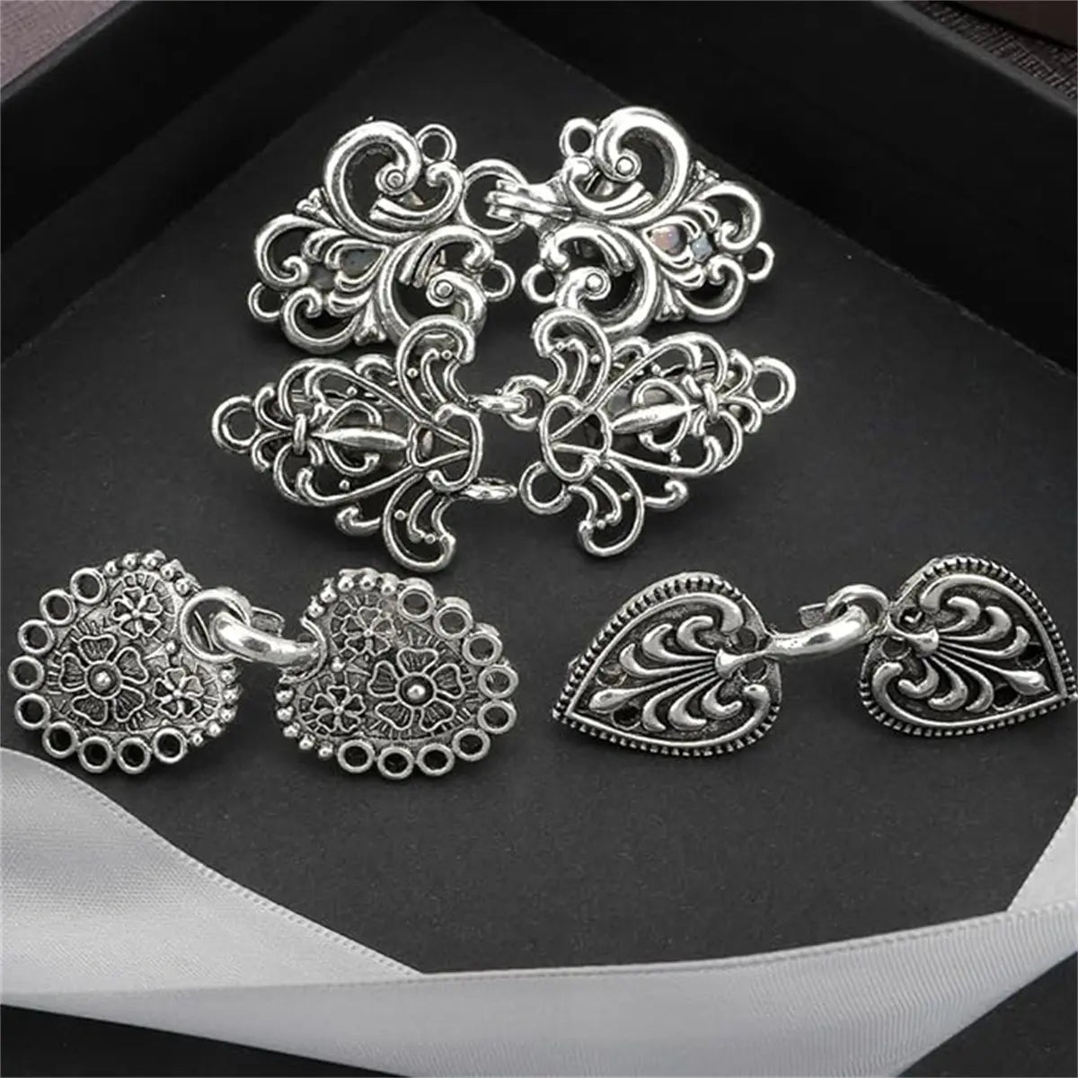 Vintage Sweater Shawl Clips Set (4PCS) 💖 Elegant Retro Cardigan Accessories