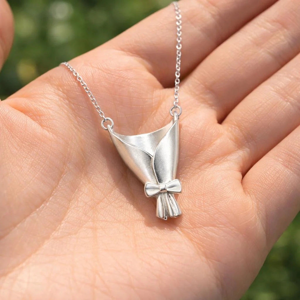 🌸Elegant Flower Bouquet Necklace – Show Your Love & Appreciation 💖
