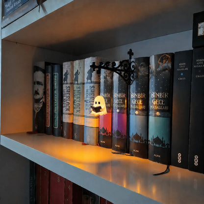 ✨ Vintage Street Lantern Book Nook Light – Bring Warmth & Charm To Your Bookshelf