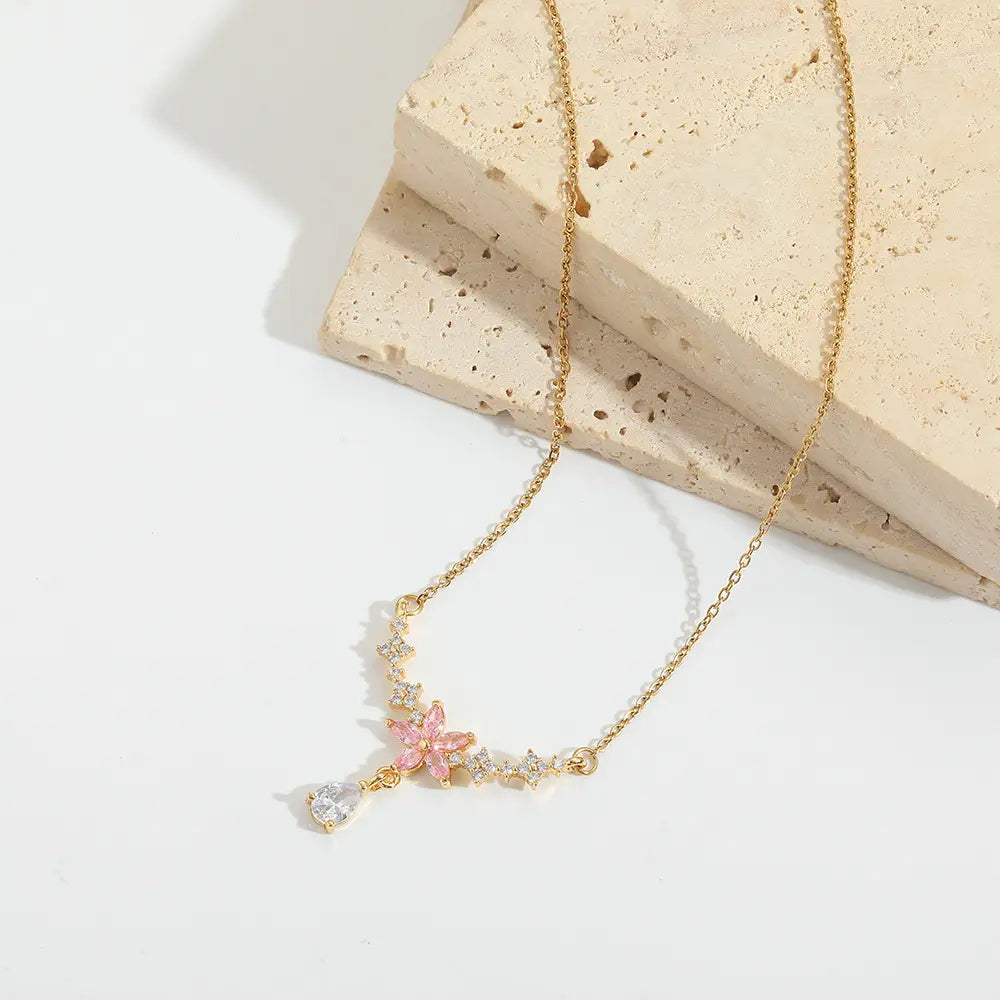 Soft Sparkle Floral Collarbone Necklace – Elegant Titanium Steel Jewelry for Everyday Outfits ✨